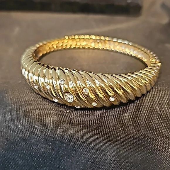 Jewelry - Grace Kelly Collection Trumpet Ribbed Bangle bracelet